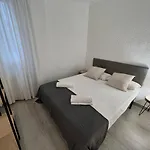 Apartamenticos La Paz I * סרגוסה